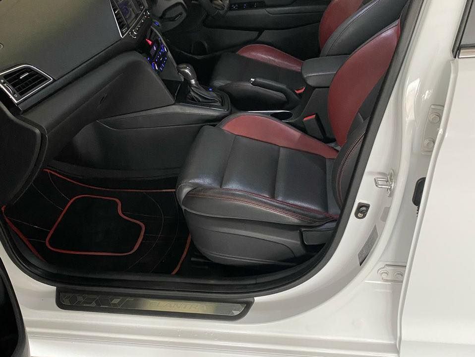 2019 Hyundai Elantra photo 4