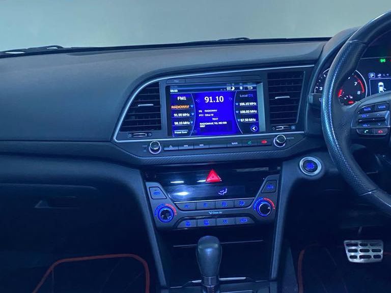 2019 Hyundai Elantra photo 7