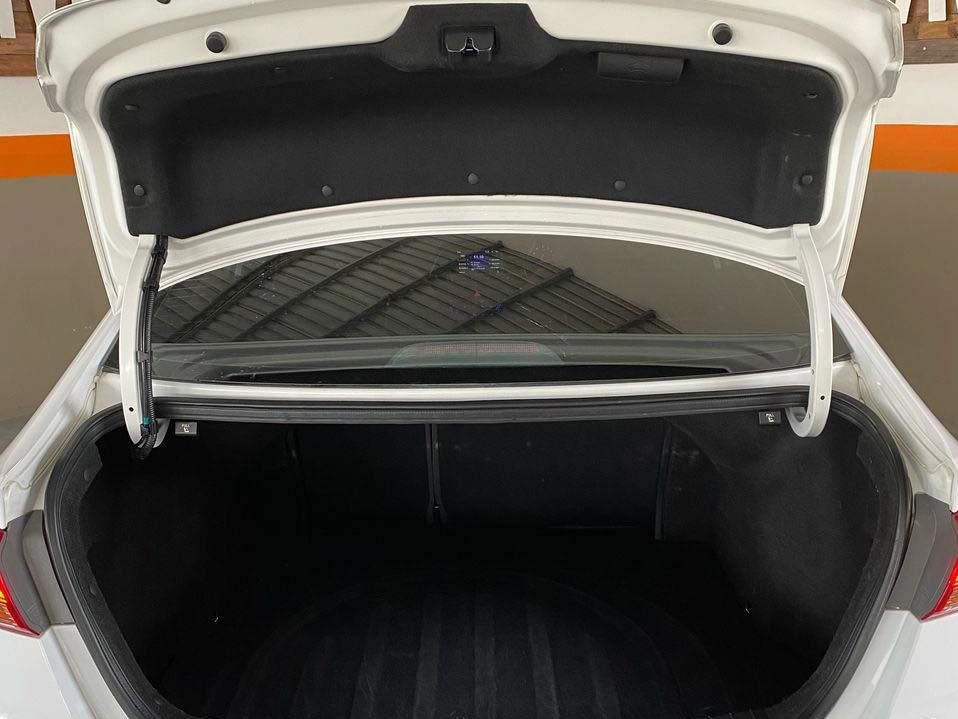 2019 Hyundai Elantra photo 8