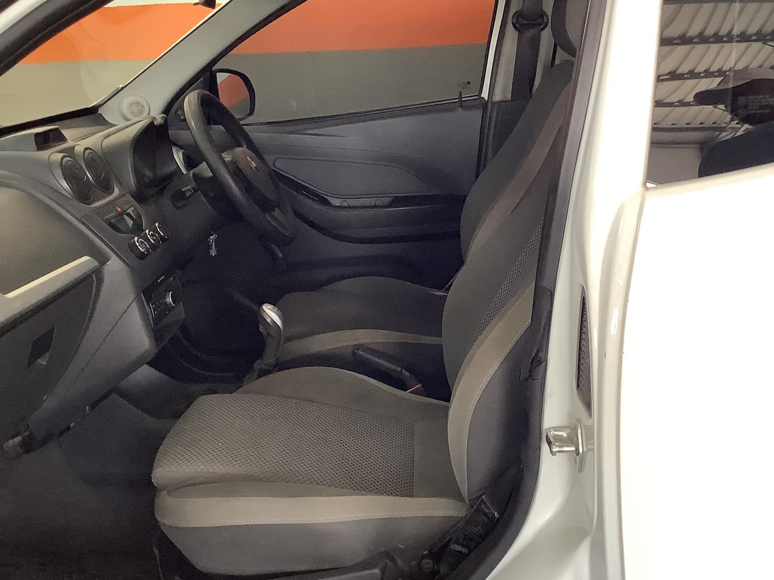 2015 Chevrolet Utility photo 4