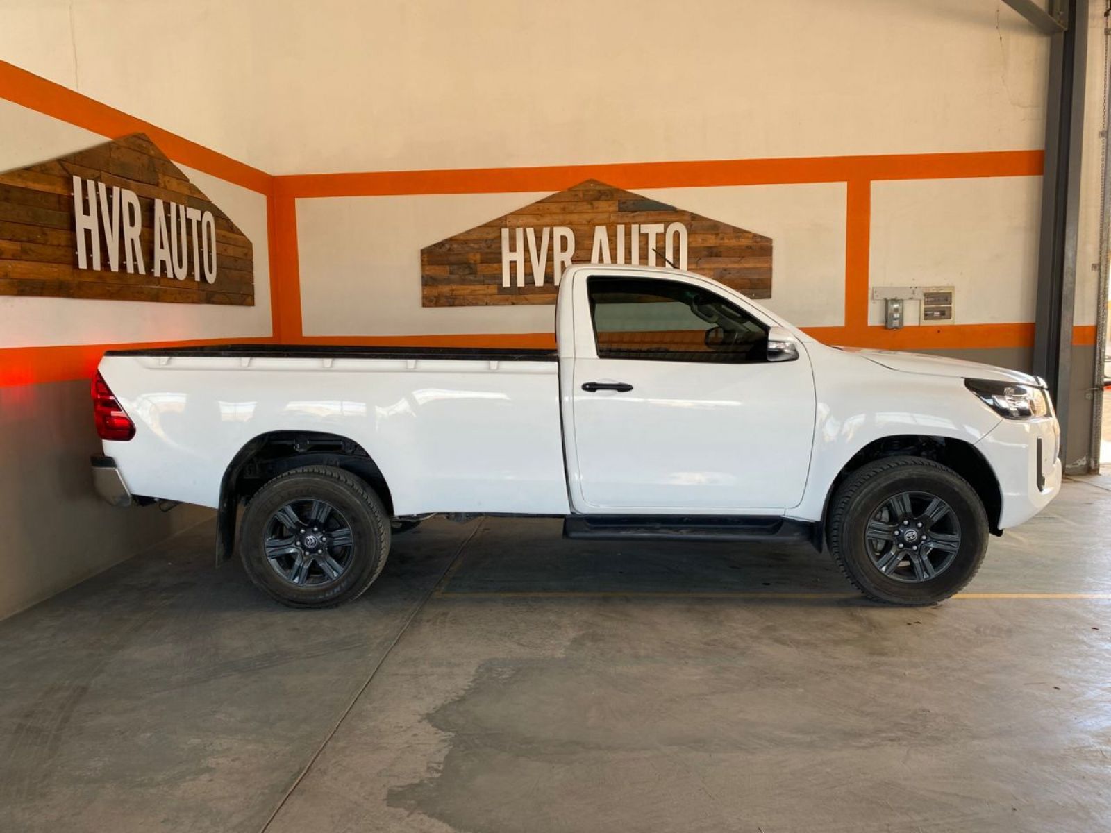 2023 Toyota Hilux photo 2