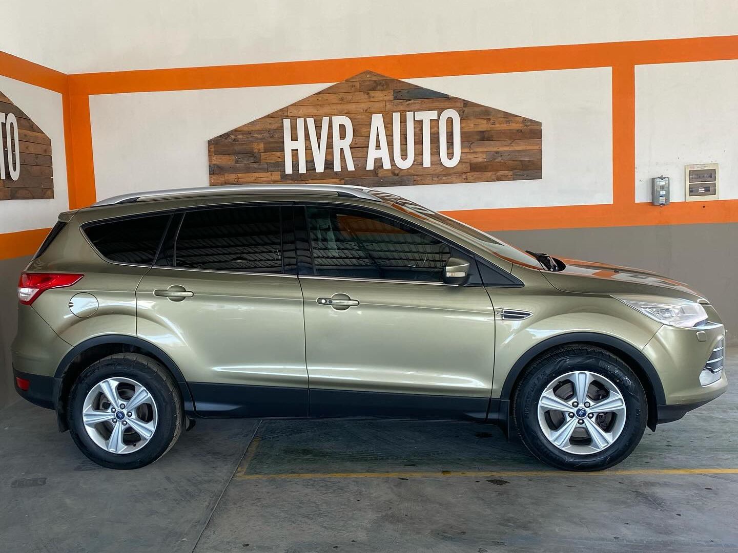 2015 Ford Kuga photo 2