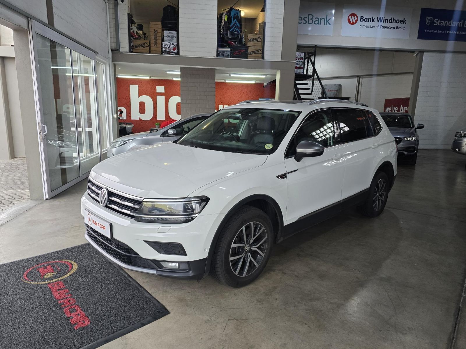 2018 Volkswagen Tiguan photo 3