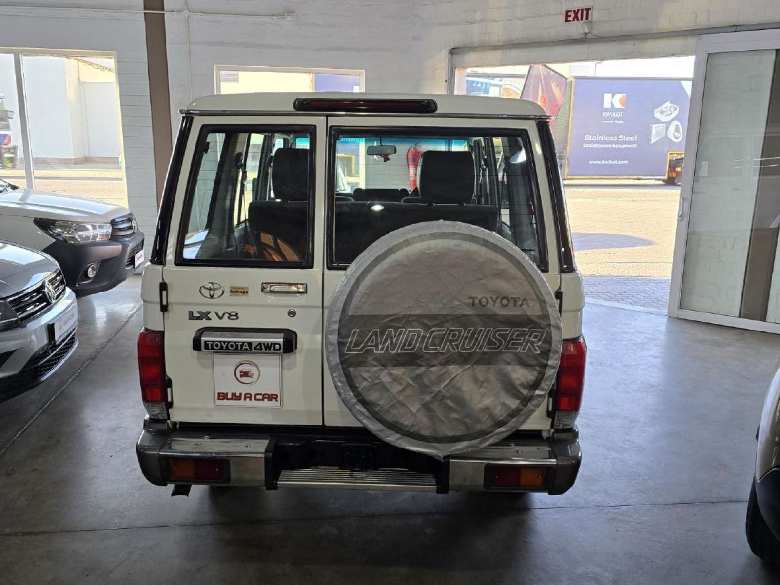 2019 Toyota Land Cruiser photo 4