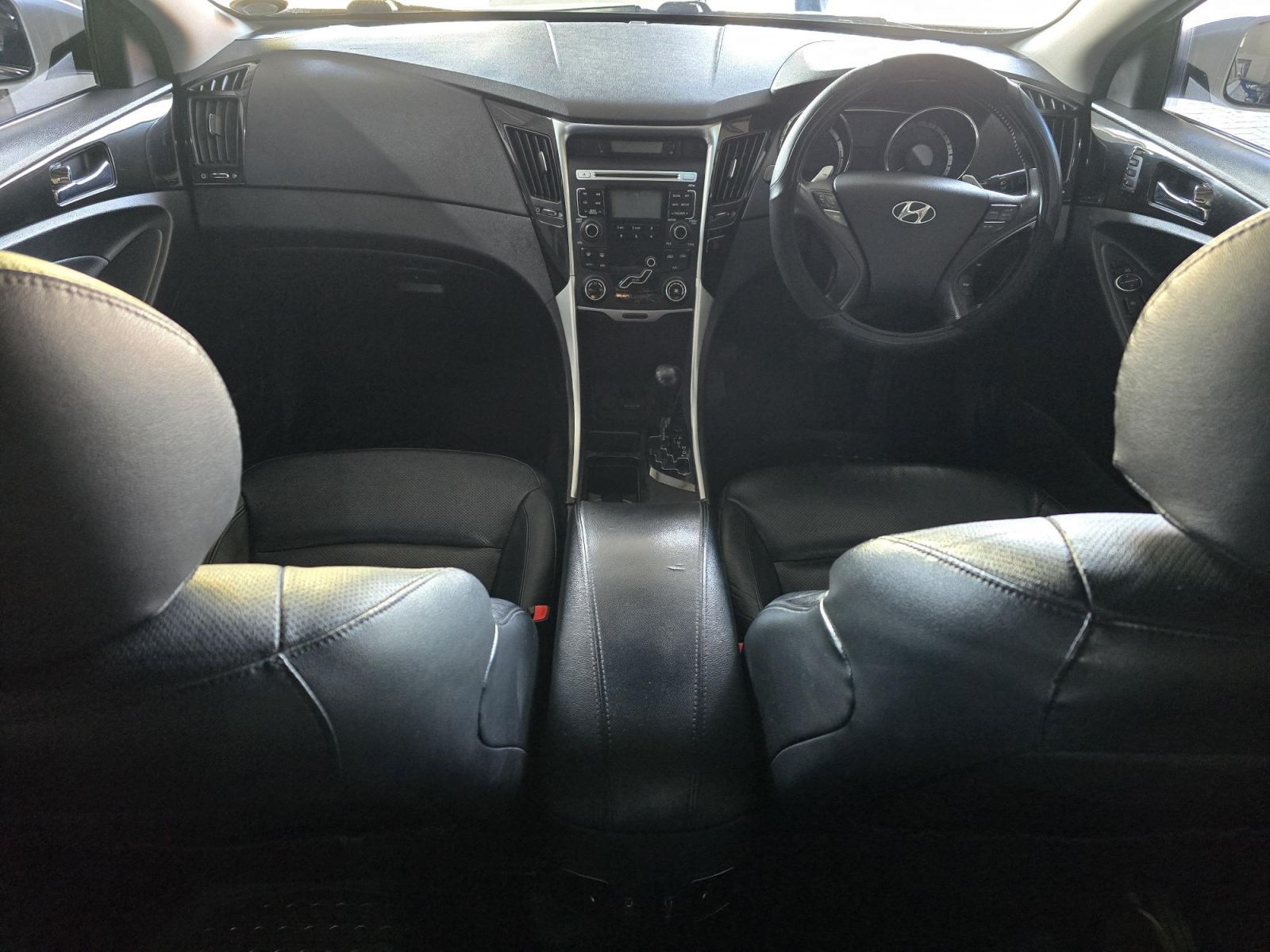2011 Hyundai Sonata photo 4