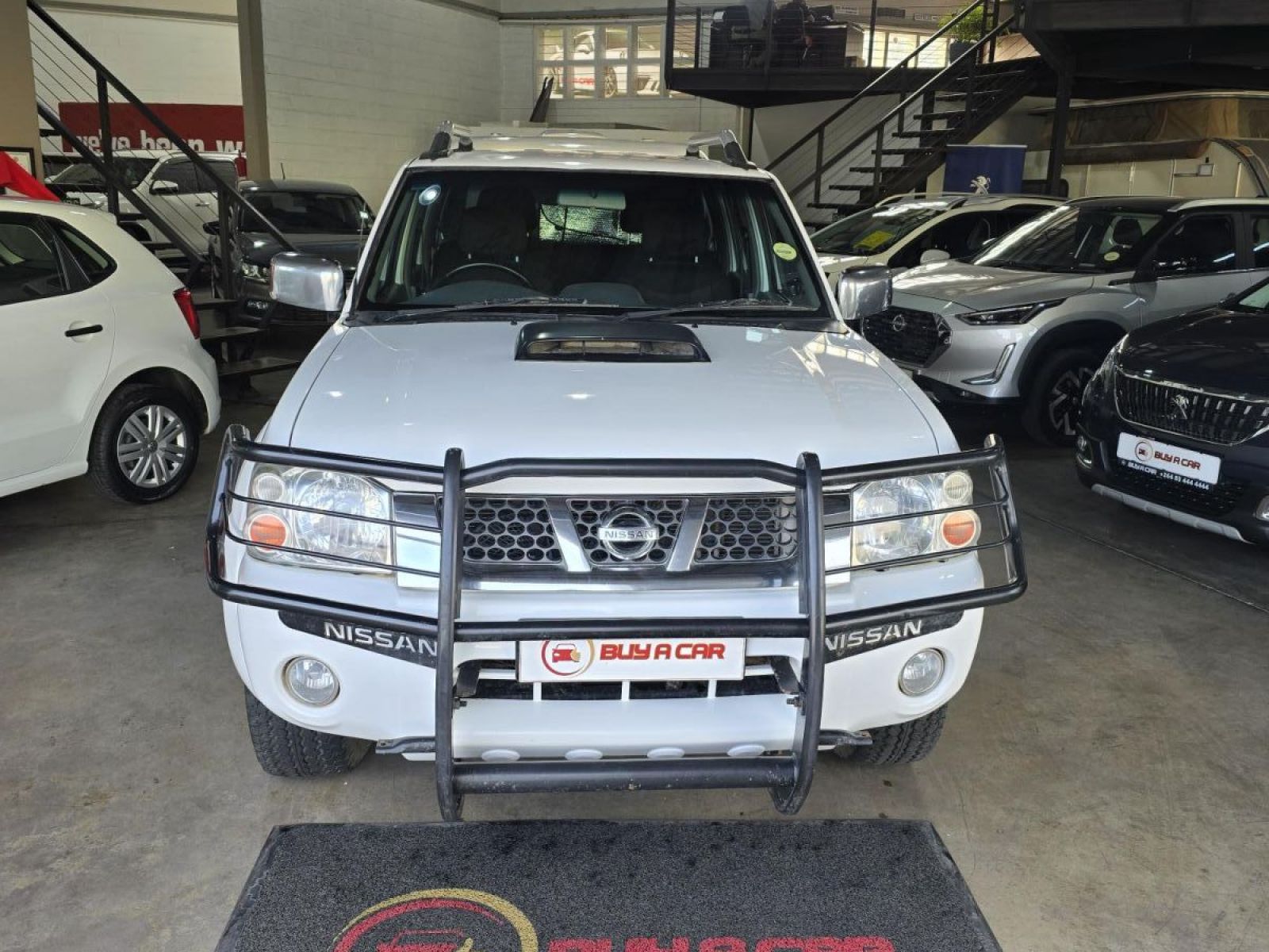 2017 Nissan Hardbody photo 2