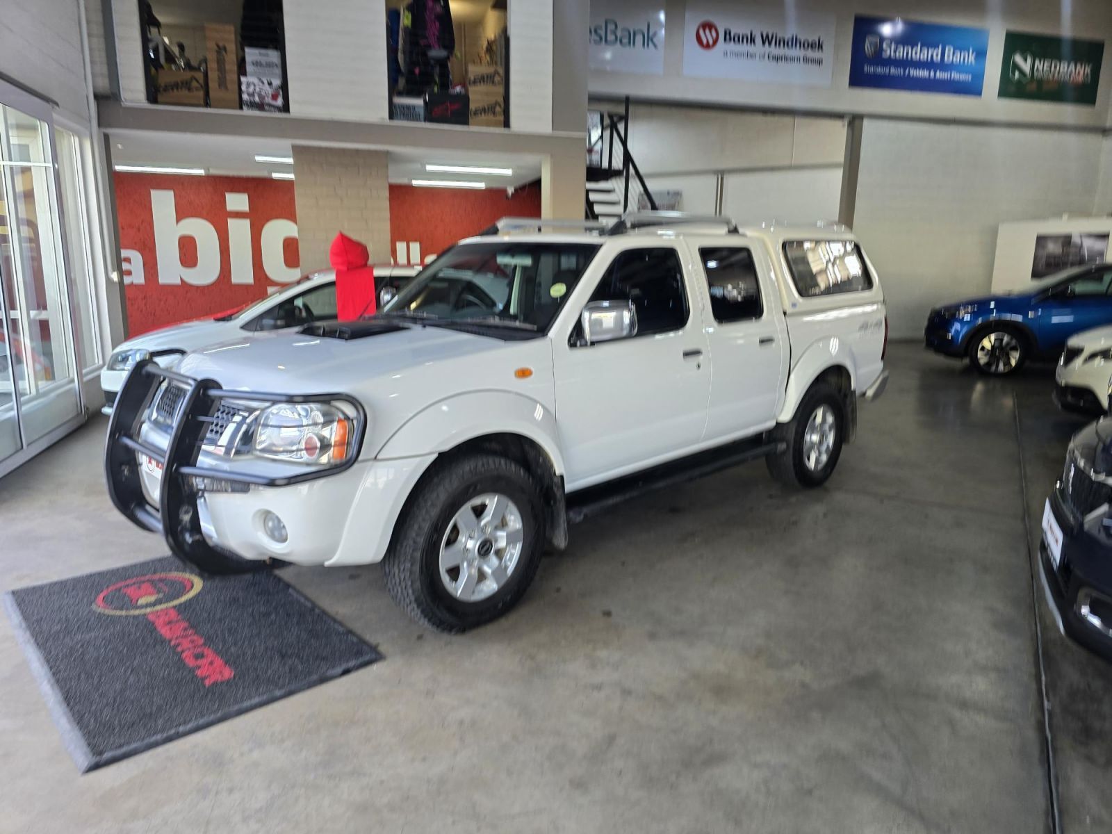 2017 Nissan Hardbody photo 3