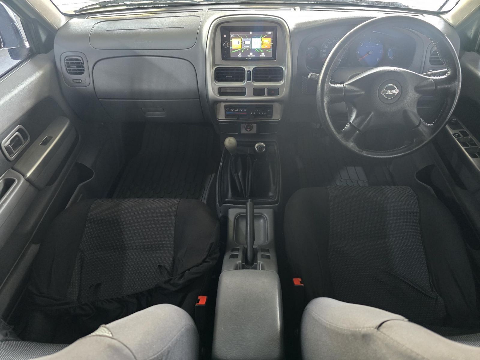 2017 Nissan Hardbody photo 5
