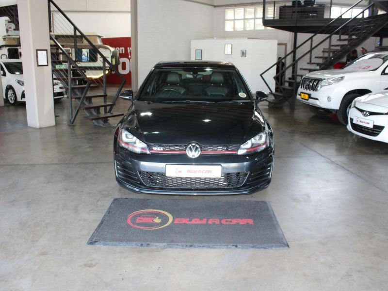 2017 Volkswagen Golf photo 2