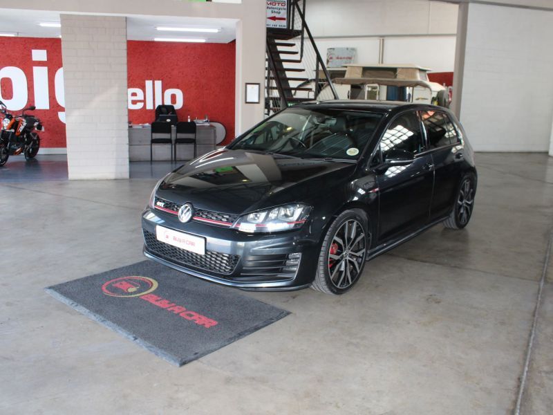 2017 Volkswagen Golf photo 3