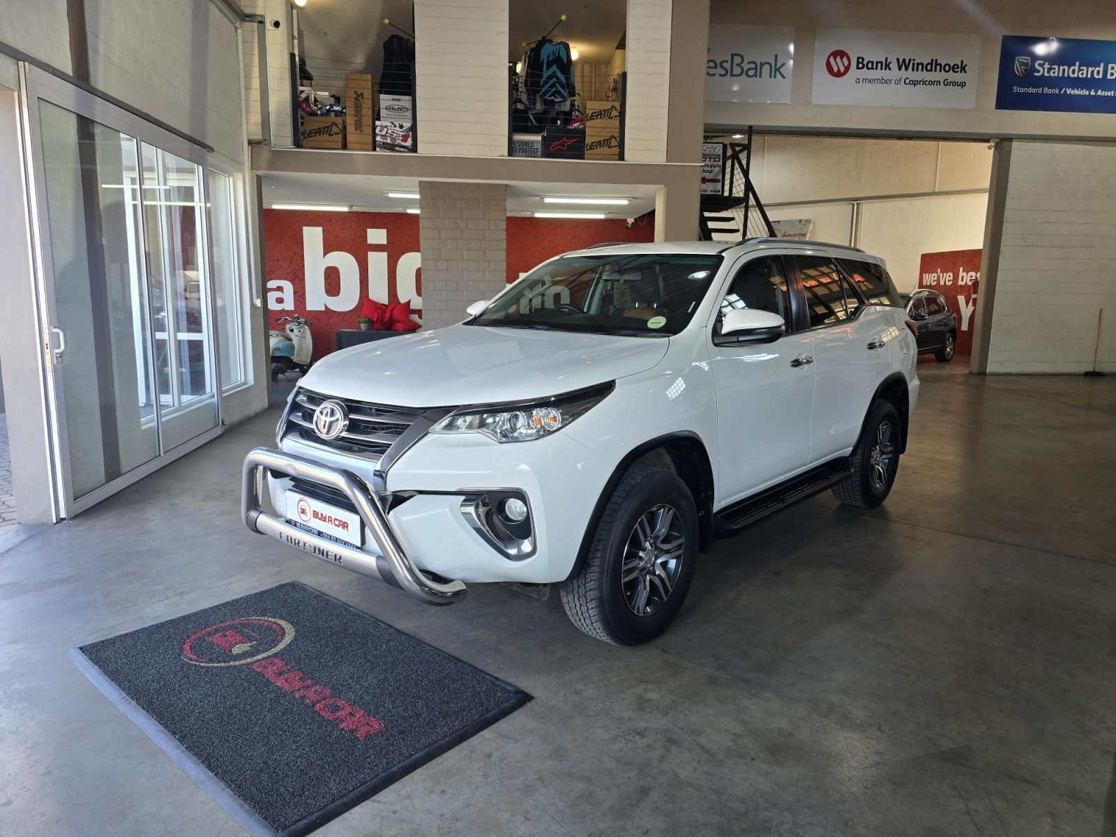 2019 Toyota Fortuner photo 3