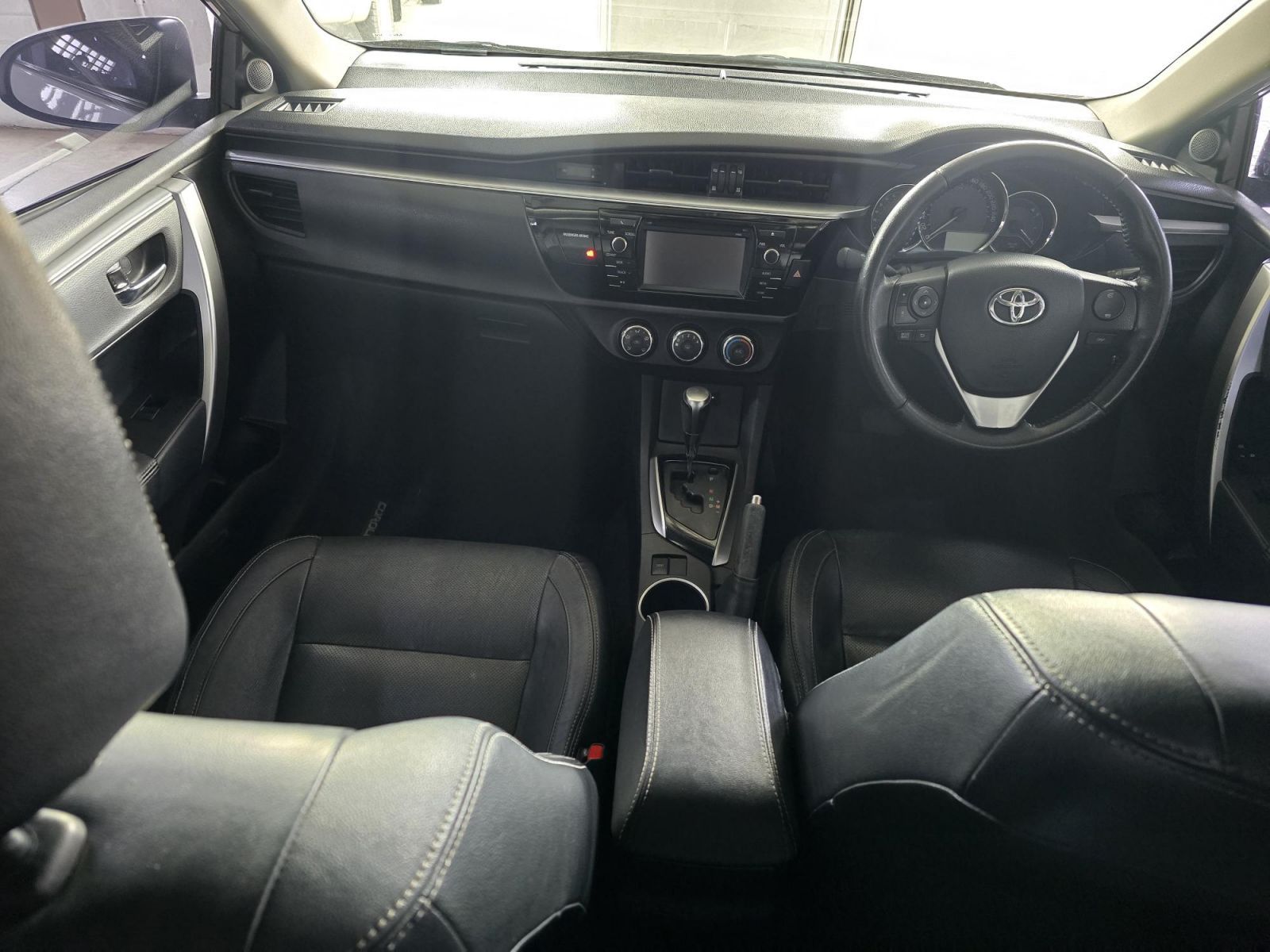 2016 Toyota Corolla photo 6