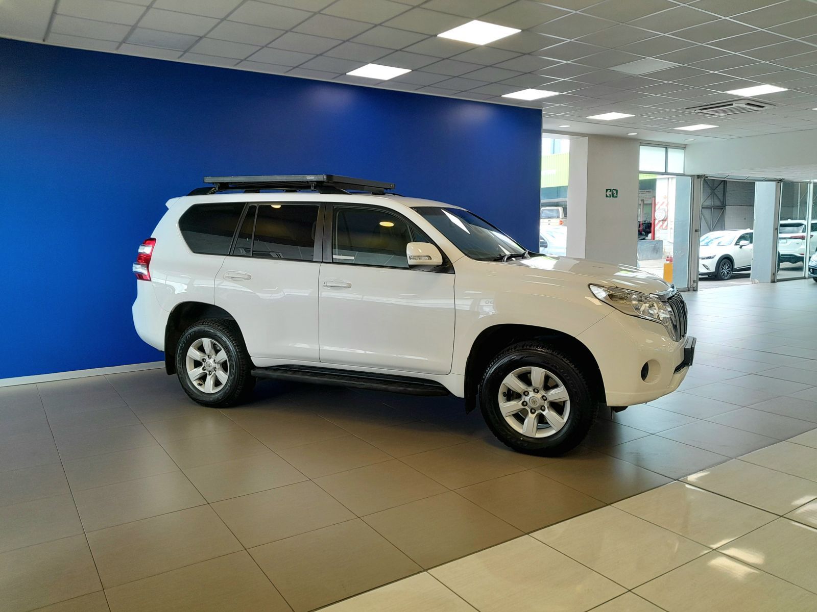 2016 Toyota Prado photo 3
