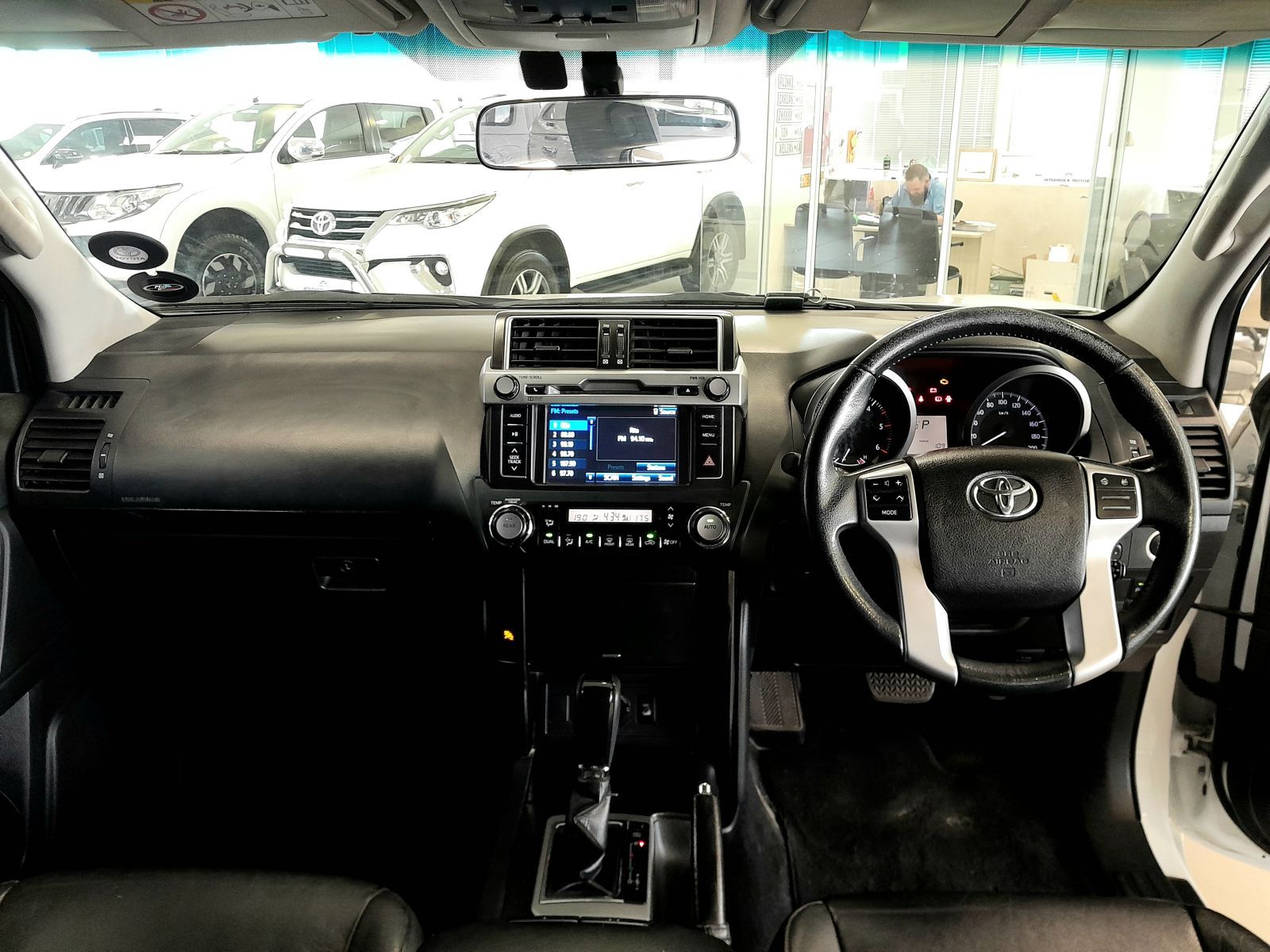 2016 Toyota Prado photo 7