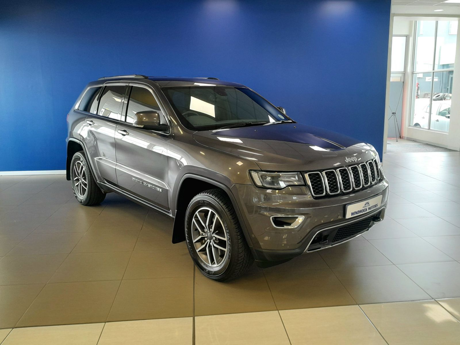 2022 Jeep Grand Cherokee photo 2