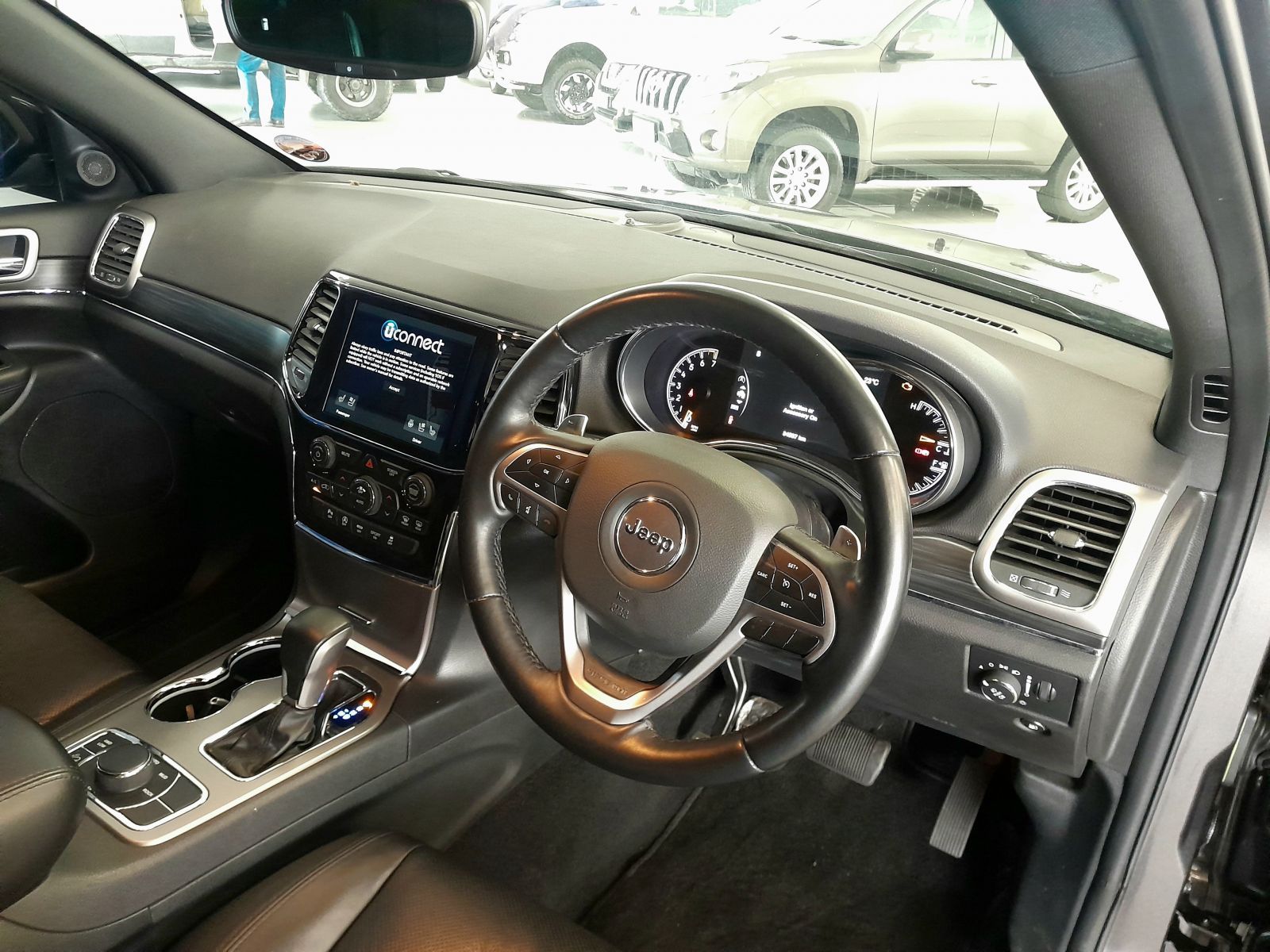 2022 Jeep Grand Cherokee photo 6