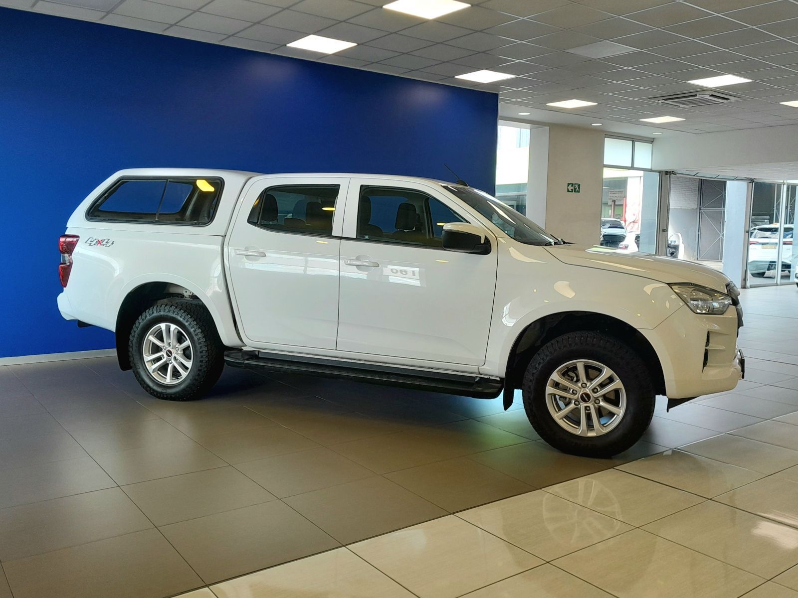 2023 Isuzu D-MAX photo 3