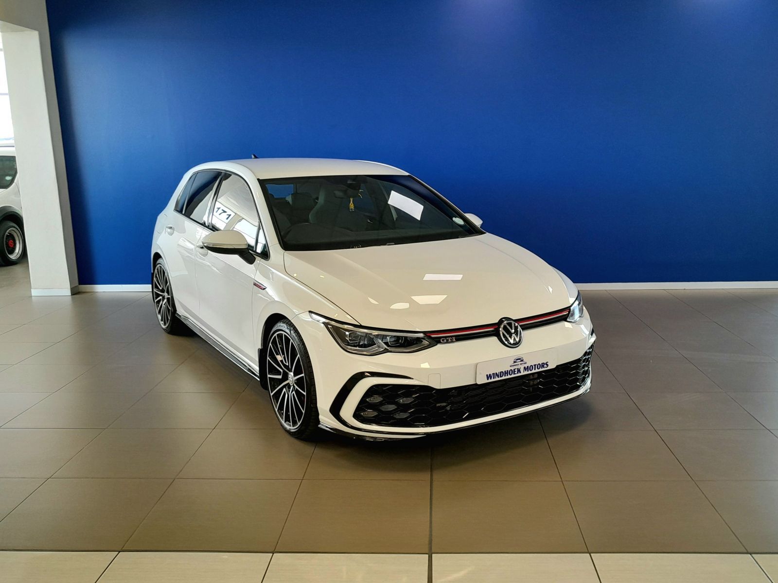 2023 Volkswagen Golf photo 2