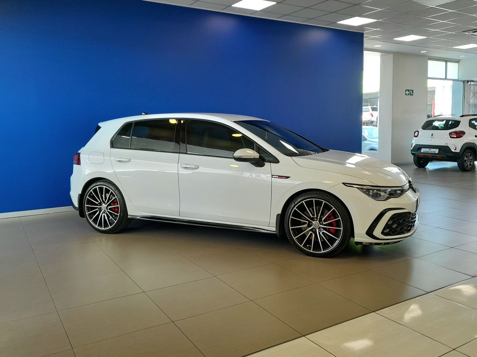 2023 Volkswagen Golf photo 3