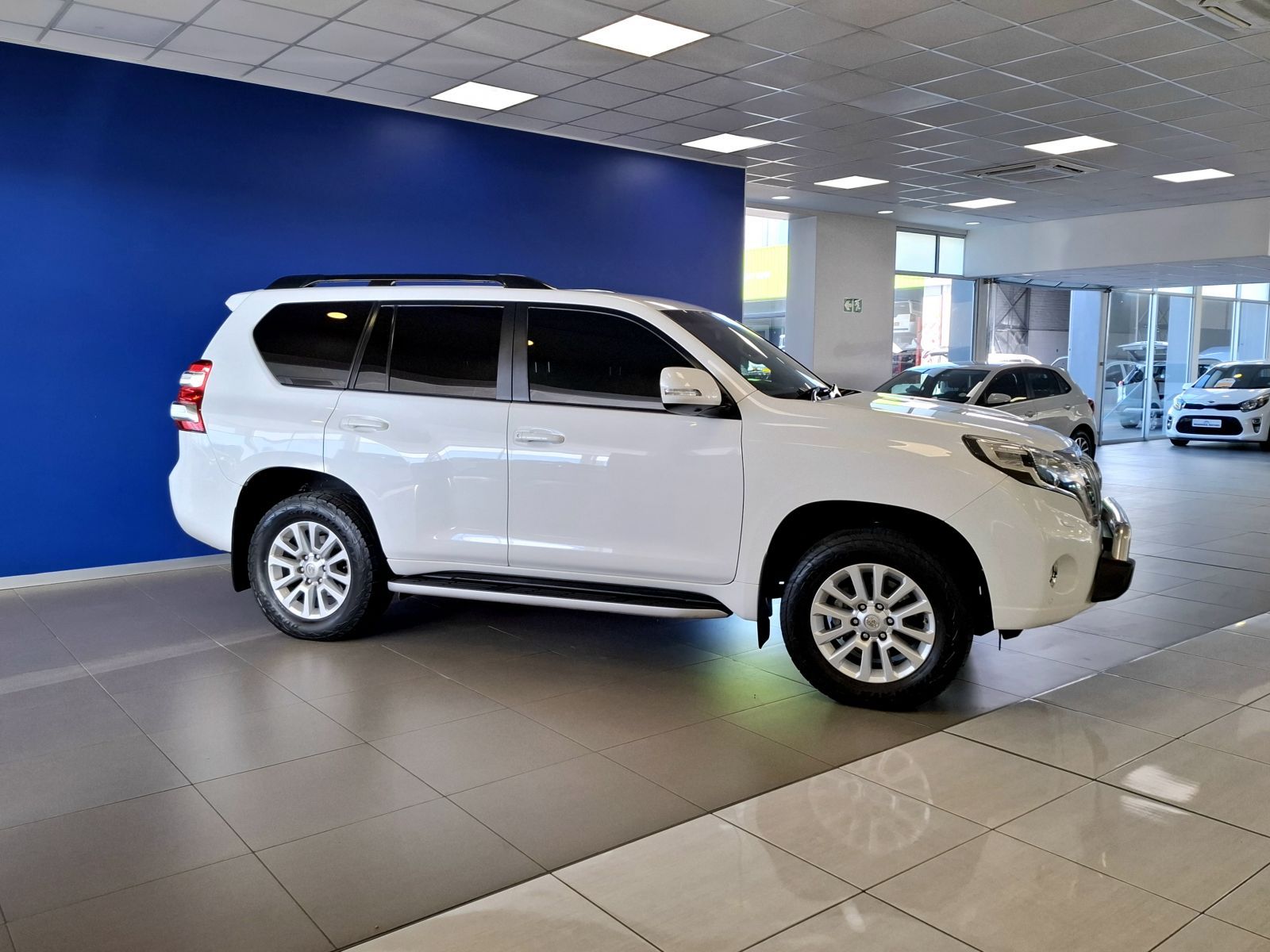 2015 Toyota Prado photo 3