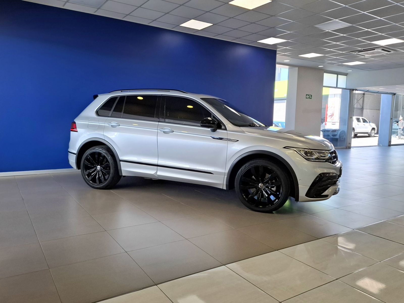 2022 Volkswagen Tiguan photo 2