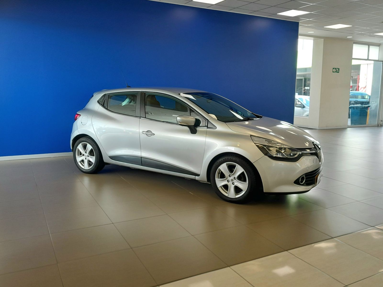 2015 Renault Clio photo 3
