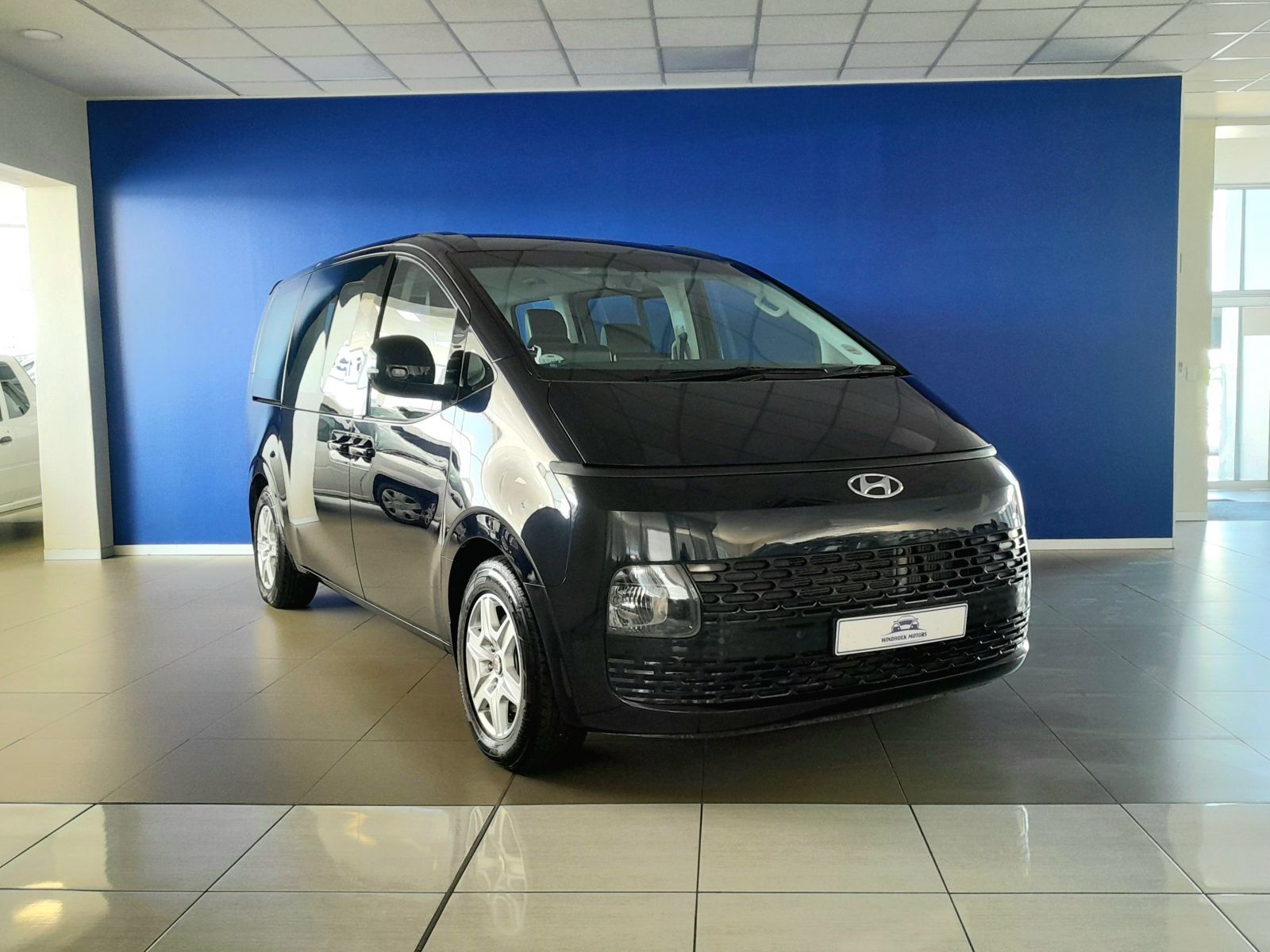 2022 Hyundai Staria photo 1