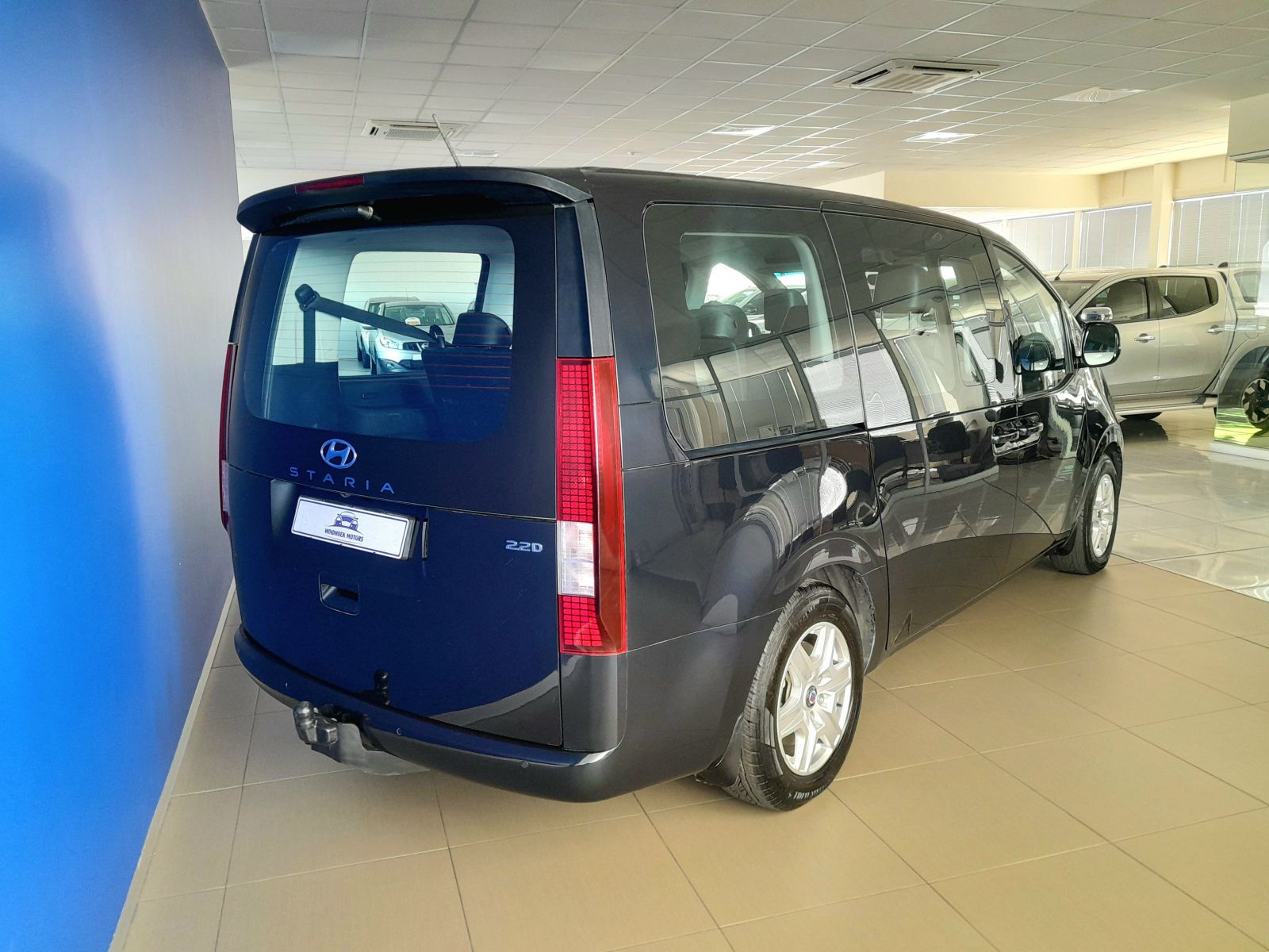 2022 Hyundai Staria photo 4