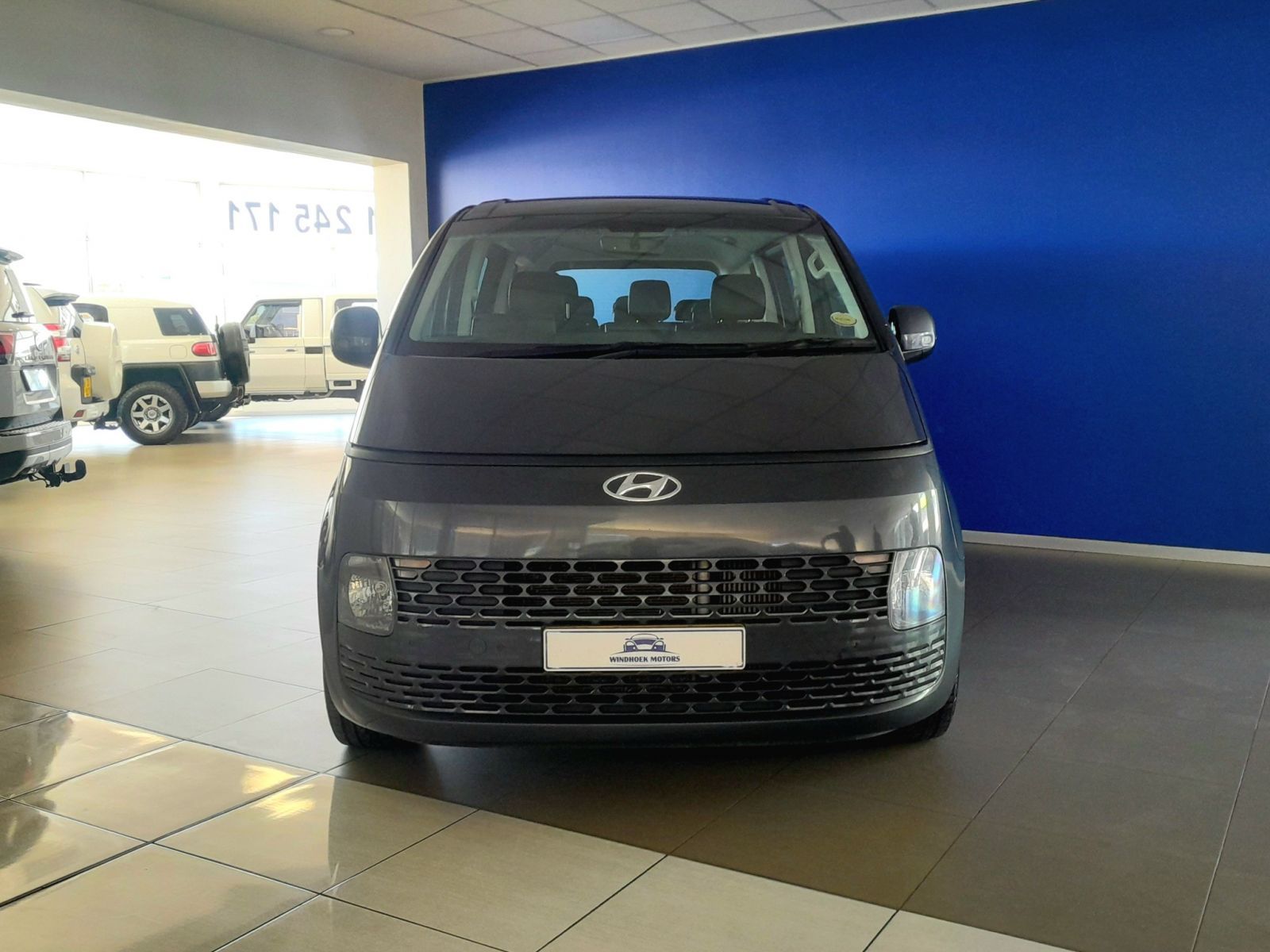 2022 Hyundai Staria photo 5