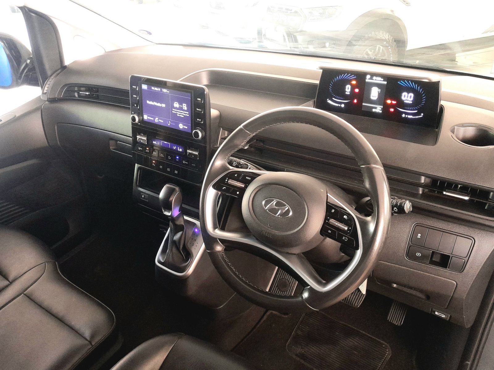 2022 Hyundai Staria photo 6