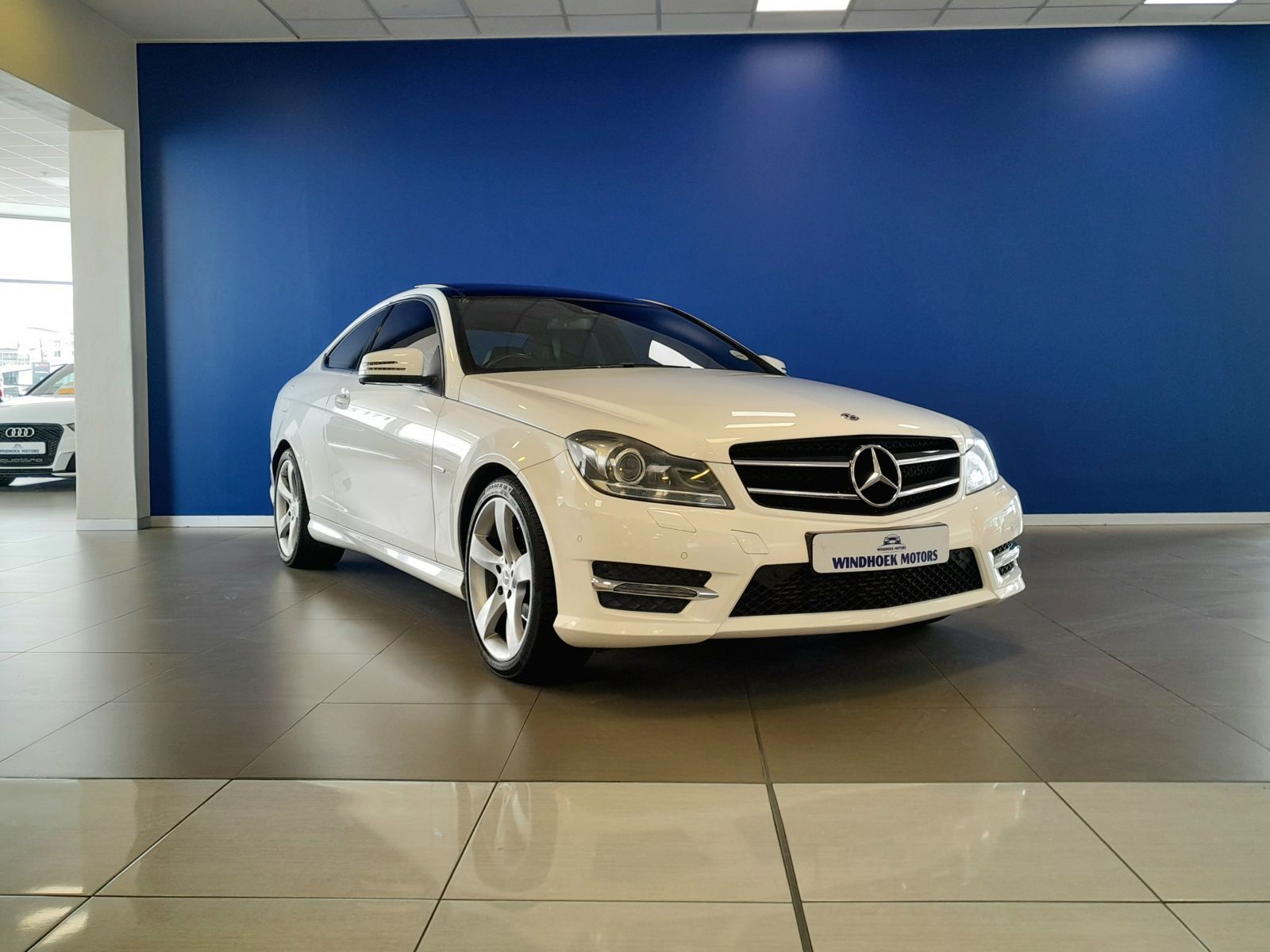 2016 Mercedes-Benz C Class photo 1