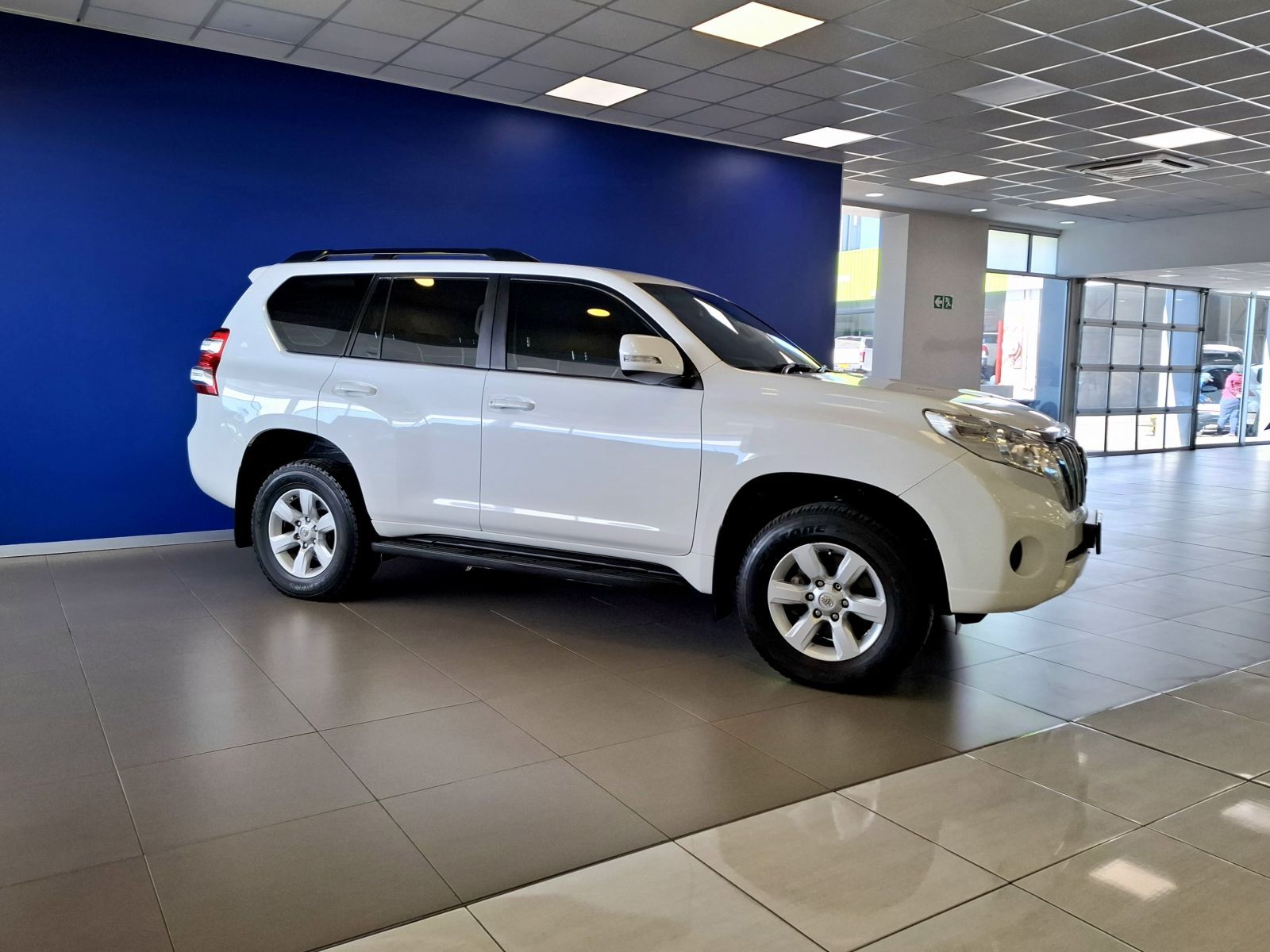 2015 Toyota Prado photo 3