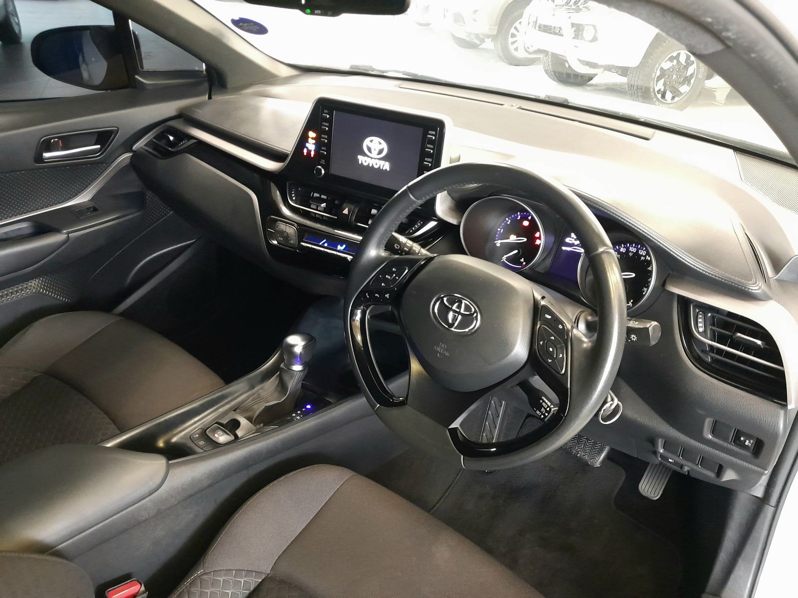 2022 Toyota C-HR photo 6