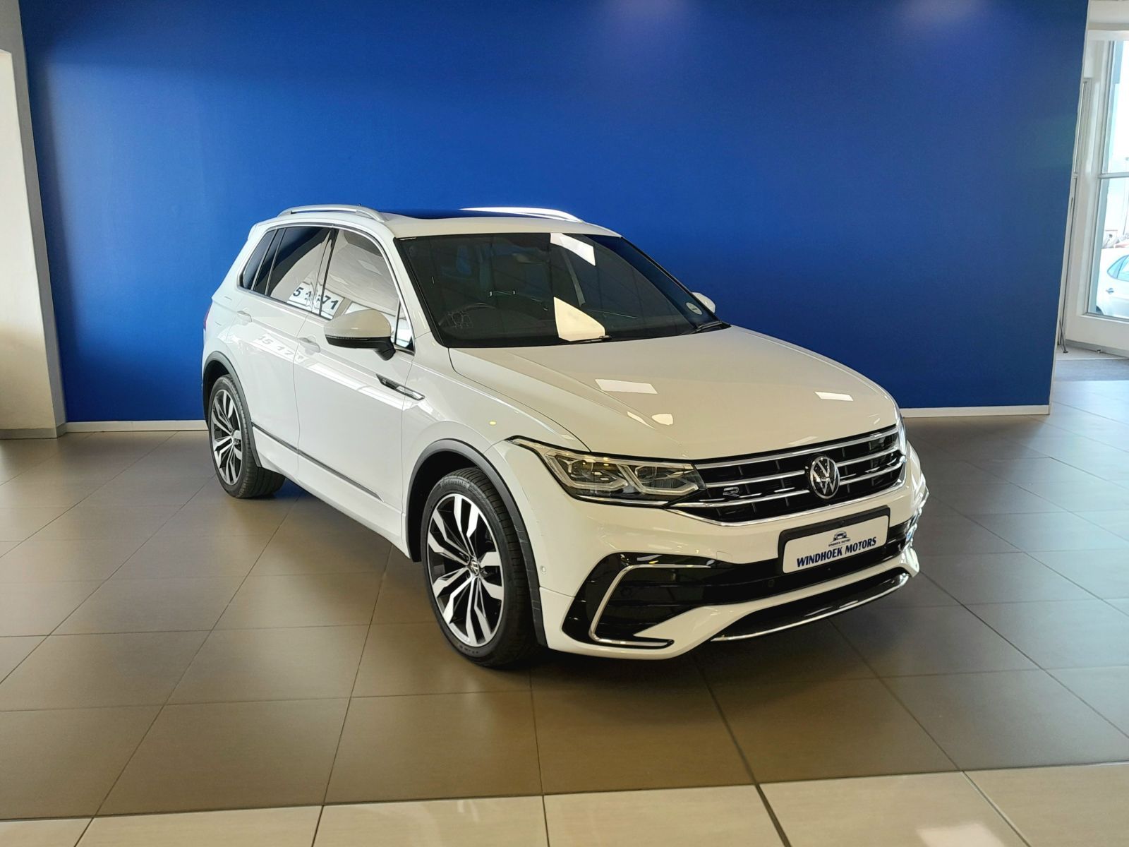 2023 Volkswagen Tiguan photo 2