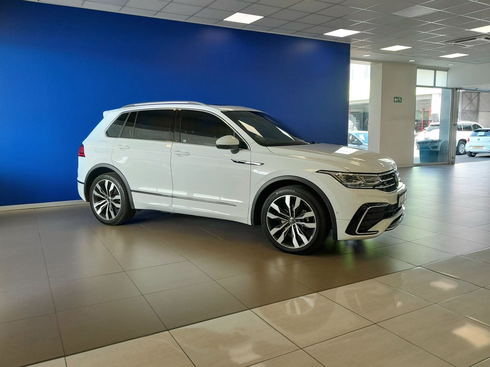 2023 Volkswagen Tiguan photo 3