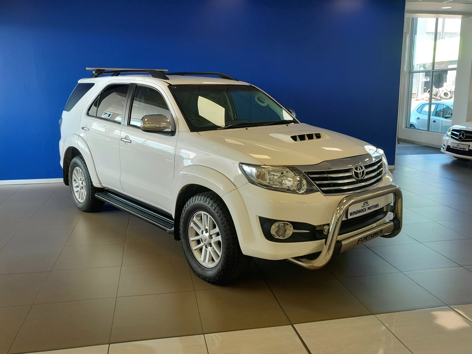 2015 Toyota Fortuner photo 2