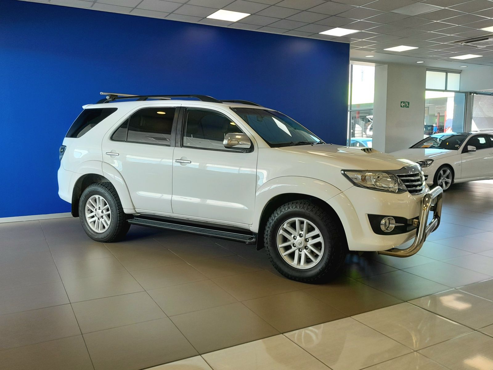 2015 Toyota Fortuner photo 3