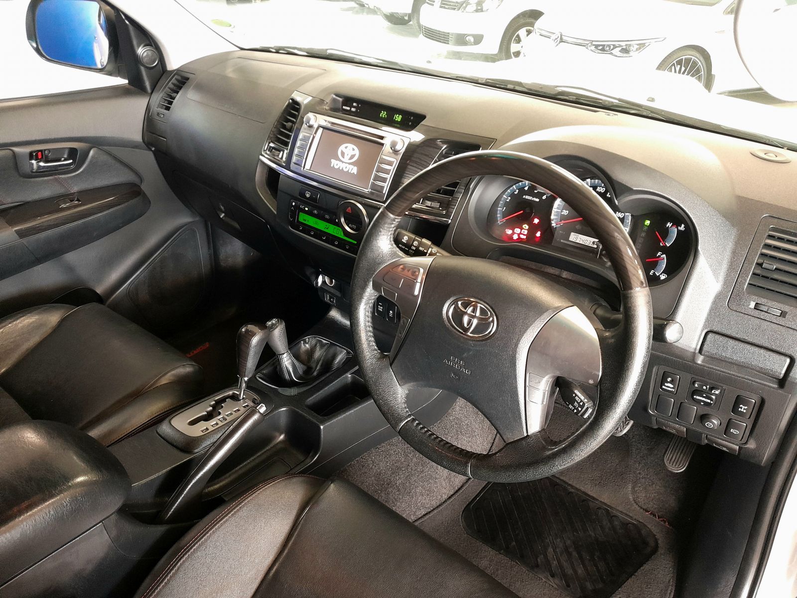 2015 Toyota Fortuner photo 6