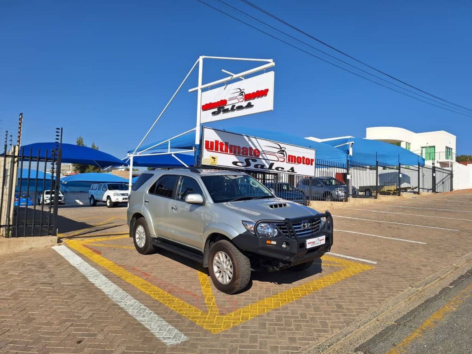 2014 Toyota Fortuner photo 1