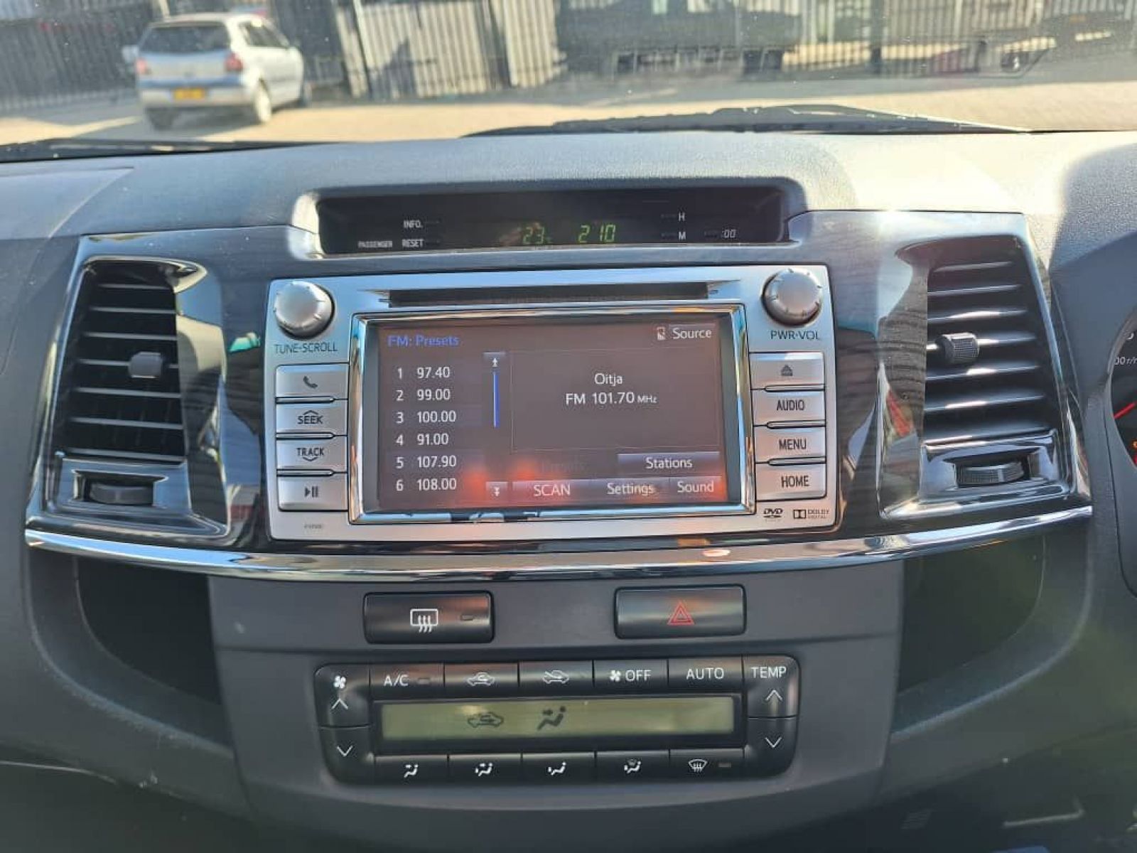 2014 Toyota Fortuner photo 15