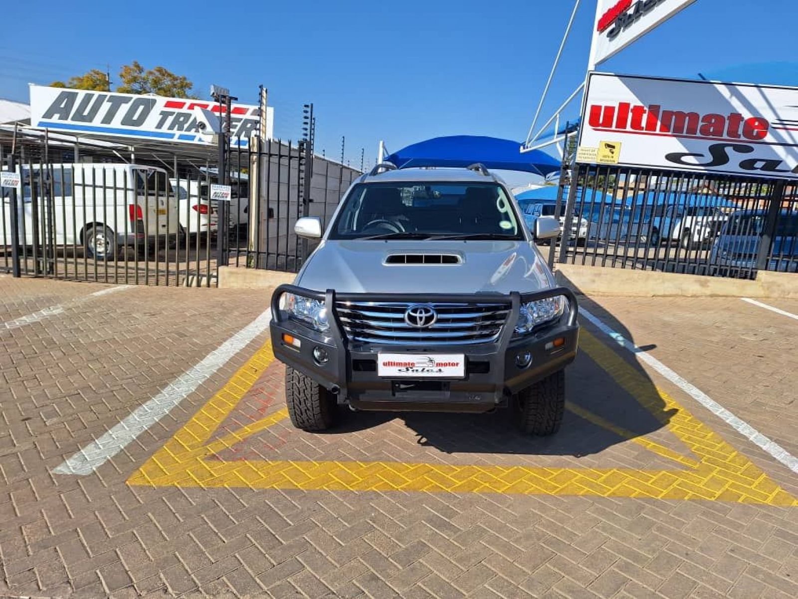 2014 Toyota Fortuner photo 2