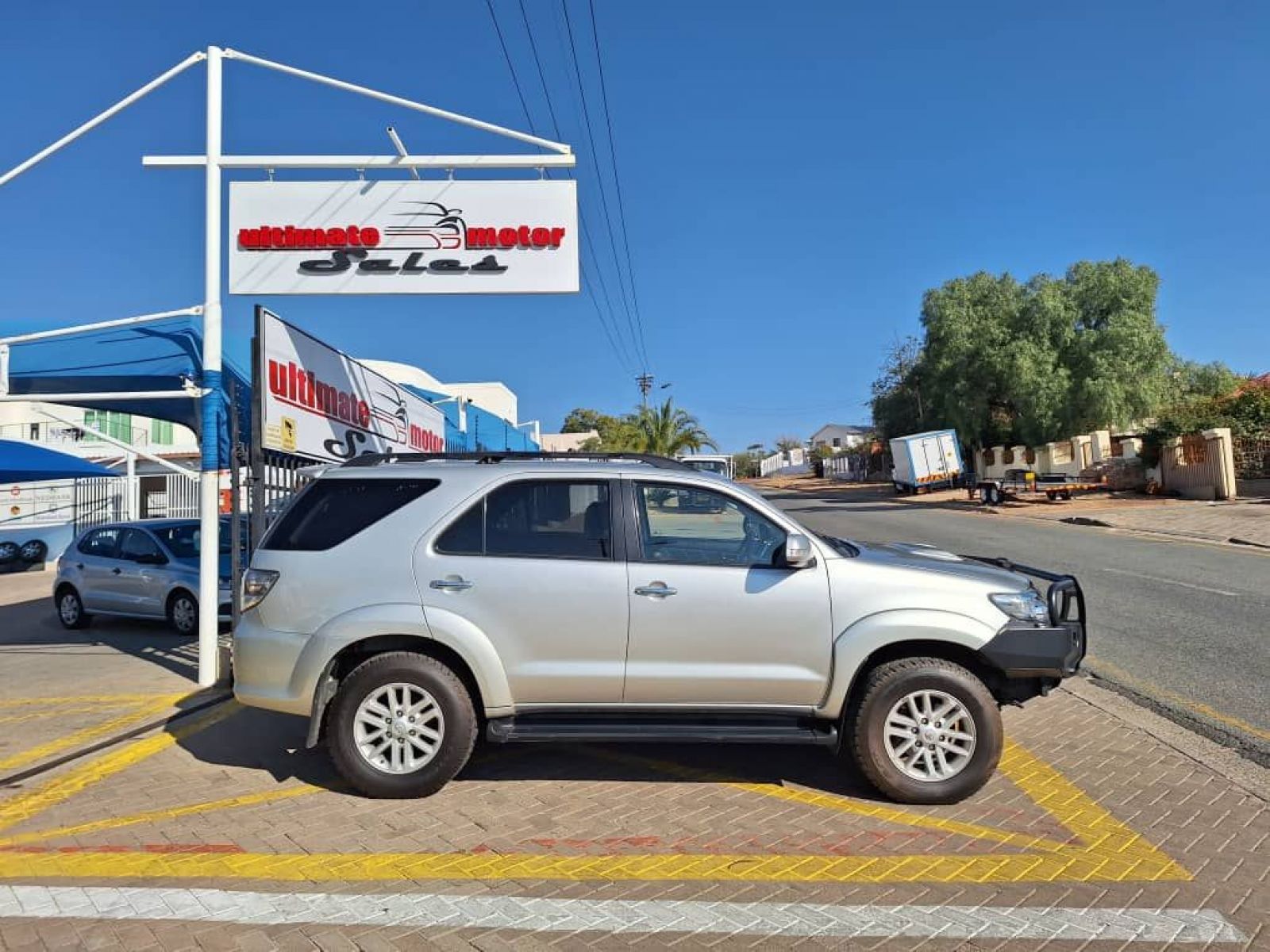 2014 Toyota Fortuner photo 3