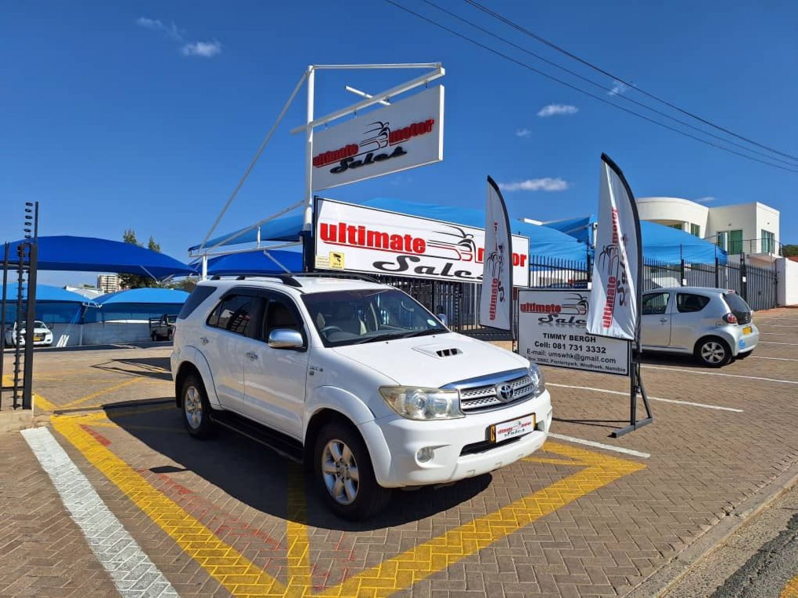 2011 Toyota Fortuner photo 1