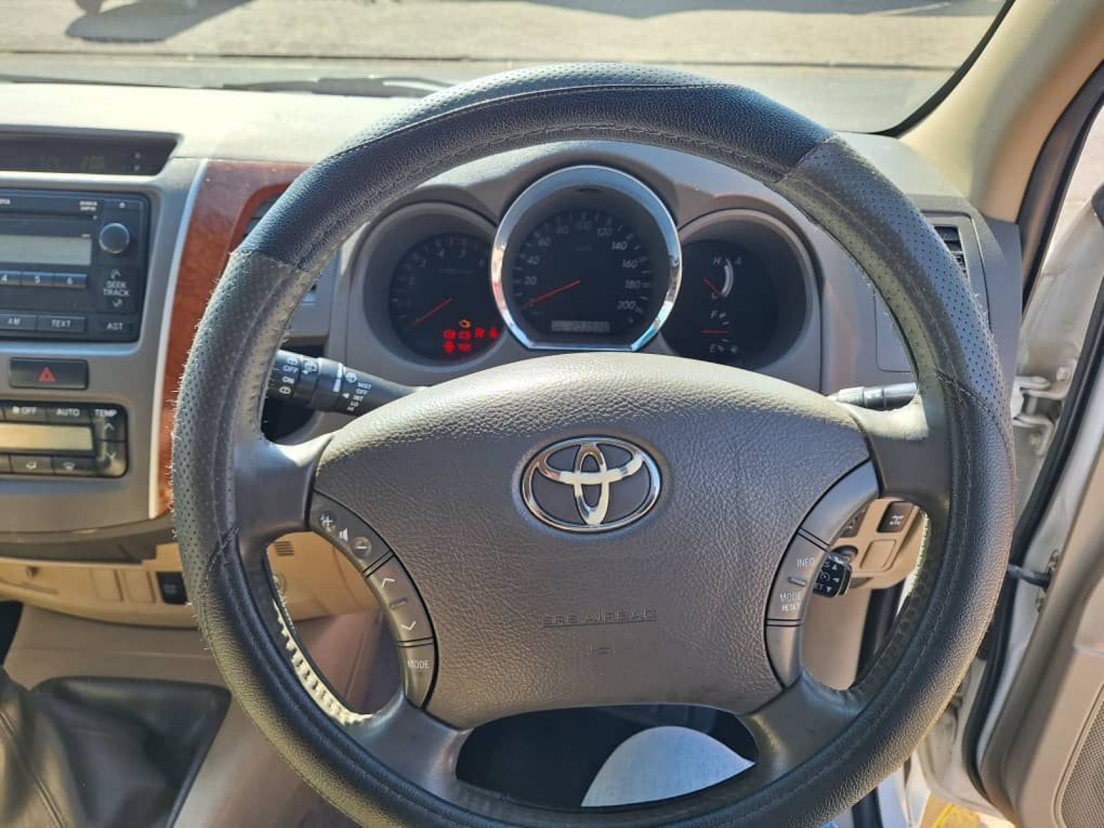 2011 Toyota Fortuner photo 12