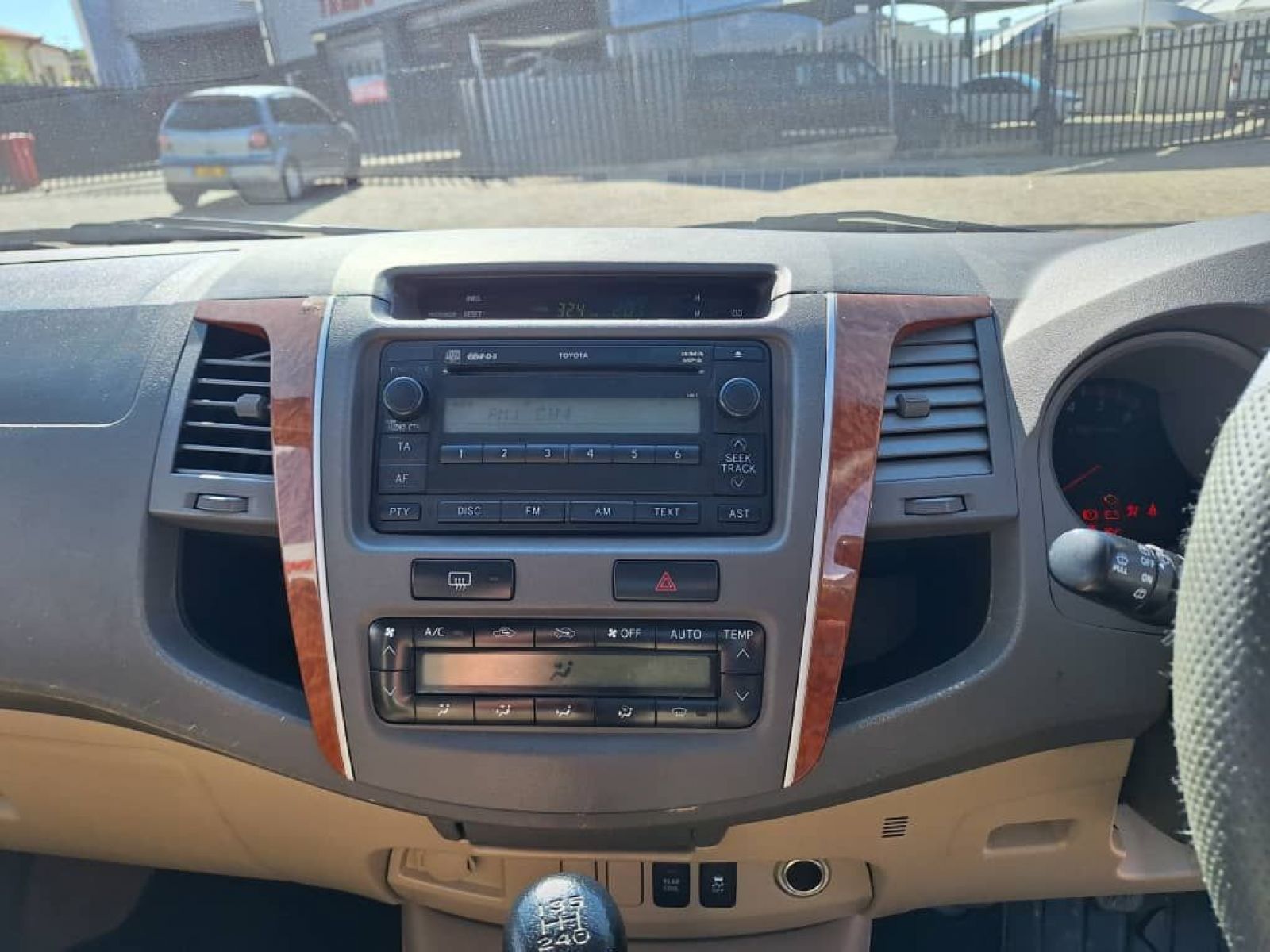 2011 Toyota Fortuner photo 14