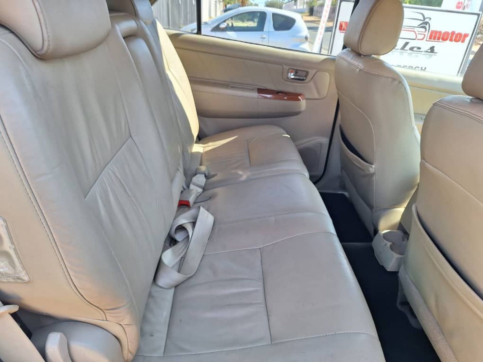 2011 Toyota Fortuner photo 16