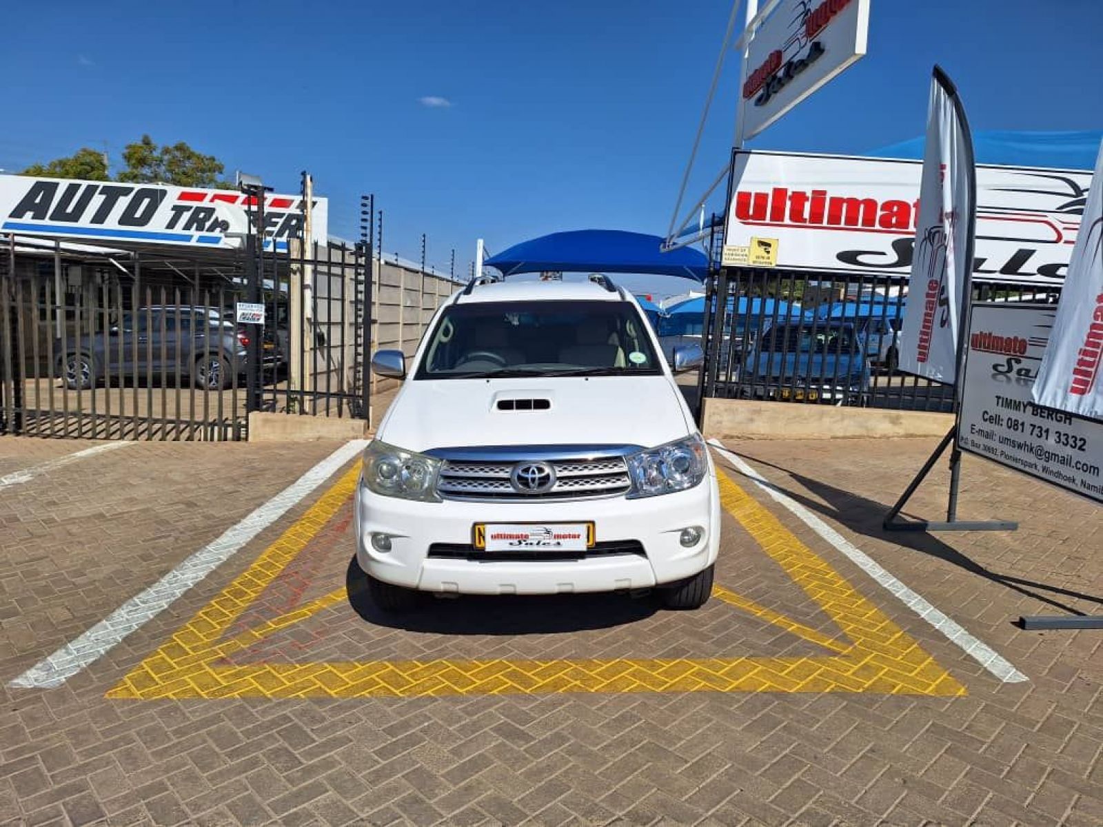 2011 Toyota Fortuner photo 3
