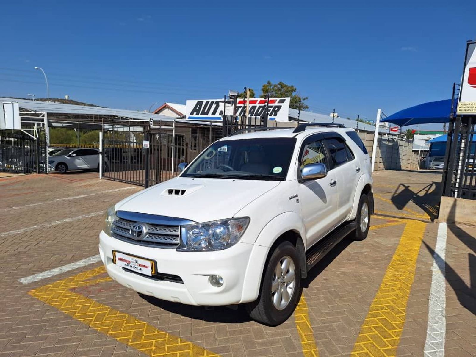 2011 Toyota Fortuner photo 4