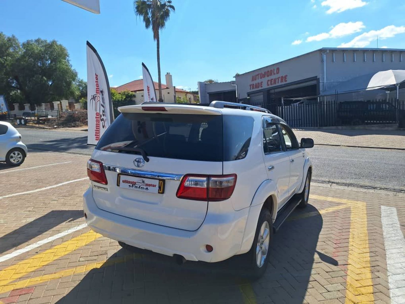2011 Toyota Fortuner photo 6