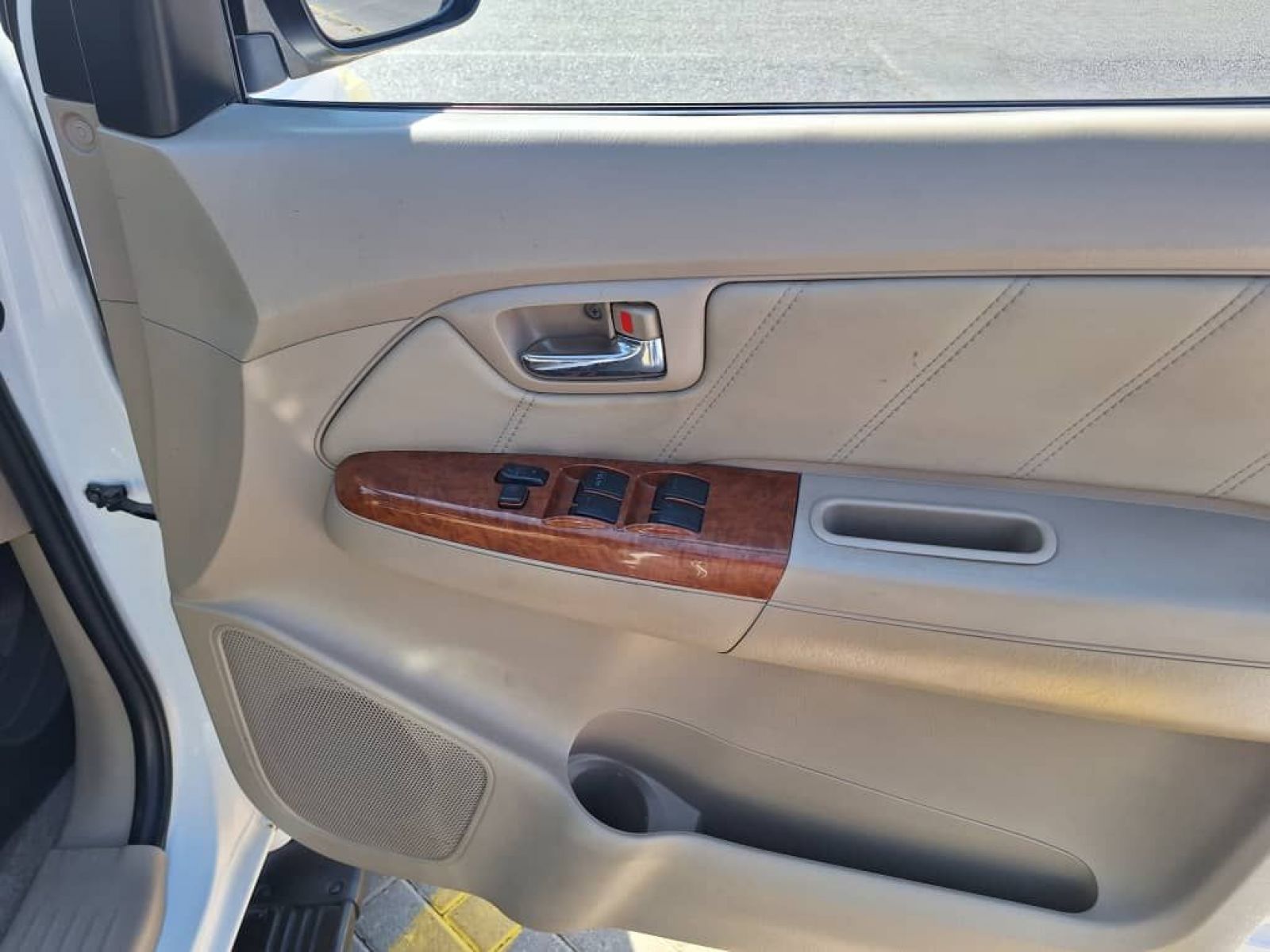 2011 Toyota Fortuner photo 9